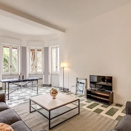 Aweshomeitaly - Bay Windows Apartment