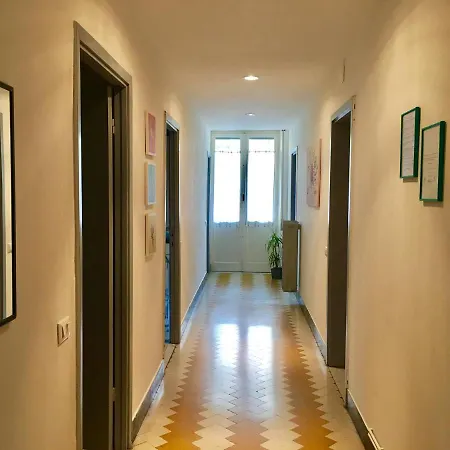 Aweshomeitaly - Bay Windows Apartment