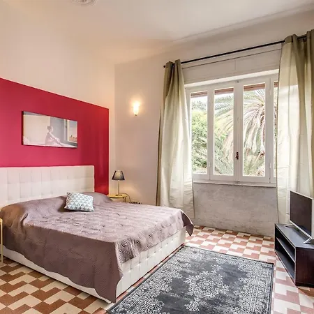 Aweshomeitaly - Bay Windows Apartment *
